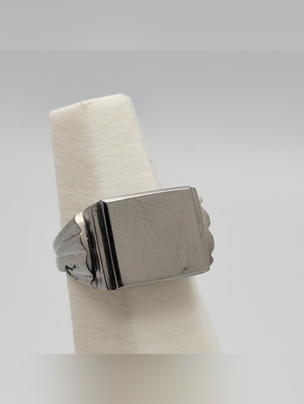 Vintage Silver Tone Signet Ring Art Deco Fluted Shoulders Unengraved Size 6